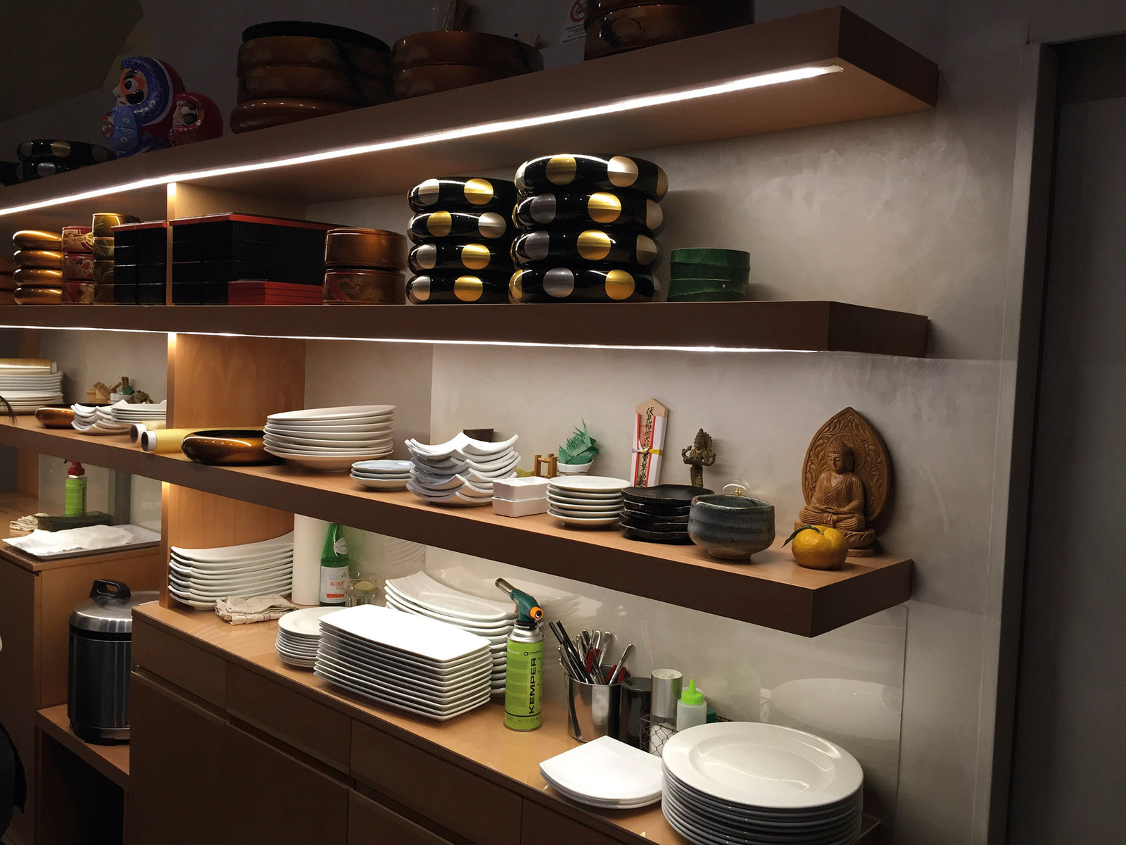 bookshelves lighting