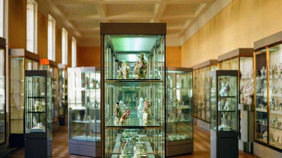 Museum display cases with integrated display lighting