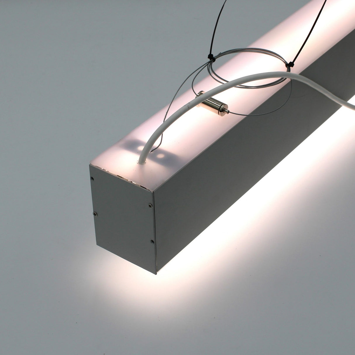 Surface/pendant mounting bracket for DPL55, DPL70FL LED profile