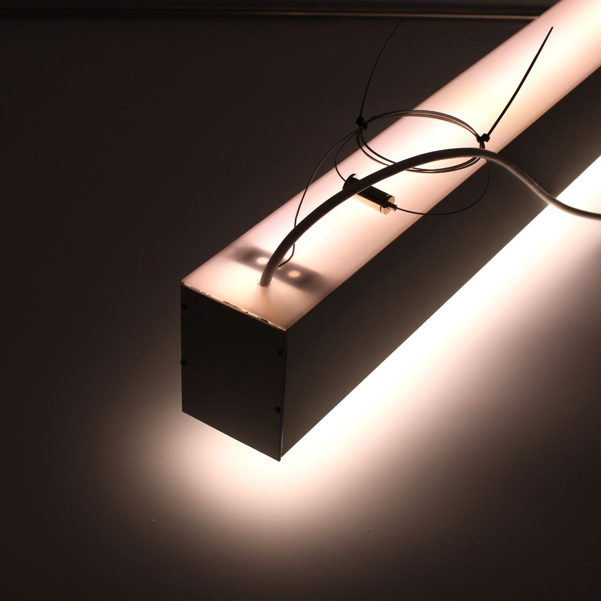 Surface/pendant mounting bracket for DPL55, DPL70FL LED profile